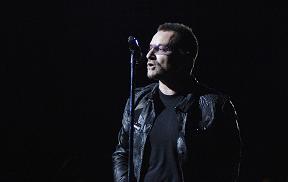 U2 電線を盗まれコンサート開催に暗雲