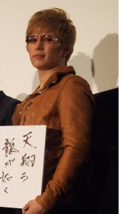 GACKTの2012年辰年の決意は、「天翔る 龍が如く」。「劇場版テンペスト3D」初日舞台挨拶にて。