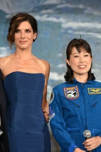 サンドラ・ブロックと山崎直子さん