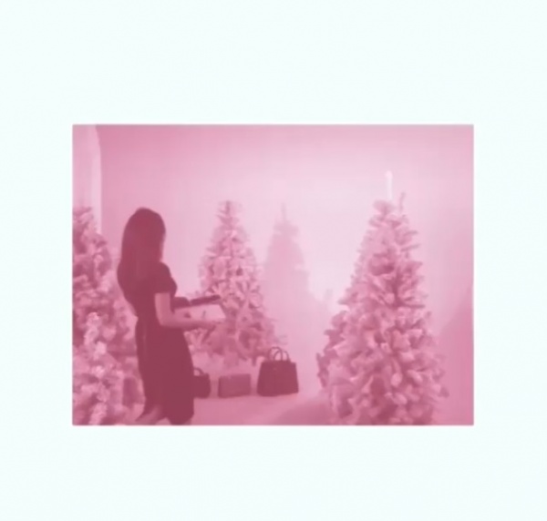 ヴィクトリア・ベッカムがクリスマスを演出（画像はhttp://instagram.com/victoriabeckhamより）