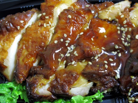 大学生が照り焼きチキンなどを万引き。「母親が家にいなくてお腹が空いたから」と供述。（画像はイメージです）