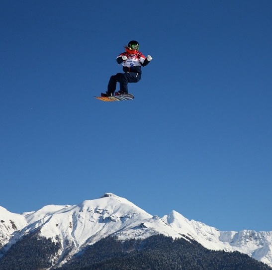 スノーボードのスタート地点で編み物をする人が話題。（画像は「instagram.com/olympics」より）