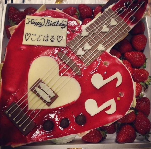 ハートエレキの誕生日ケーキ　（画像はinstagram.com/nyanchan22より）