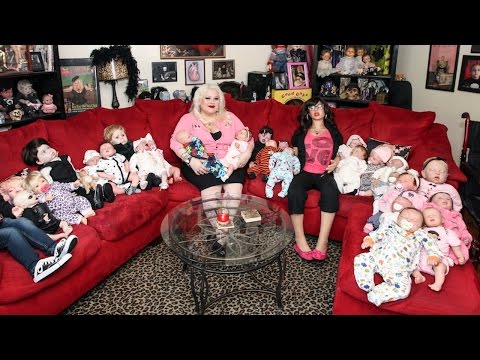 300体もの赤ちゃん人形を作ってきた米女性（画像はYouTubeのサムネイル）