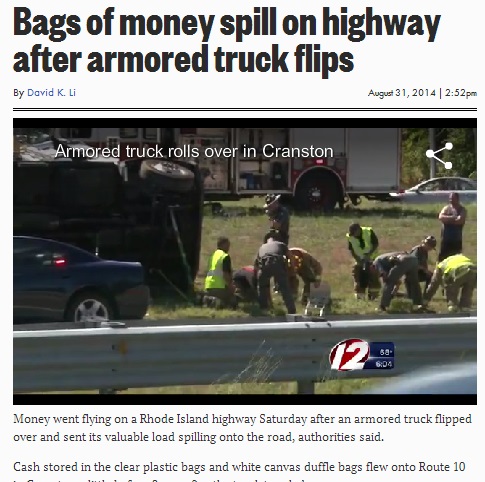 米・現金輸送車が横転事故でお金が散乱（画像はnypost.comのスクリーンショット）