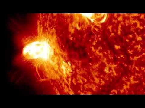 NASAが公開した8/24の中規模太陽フレア（画像はYouTubeのサムネイル）