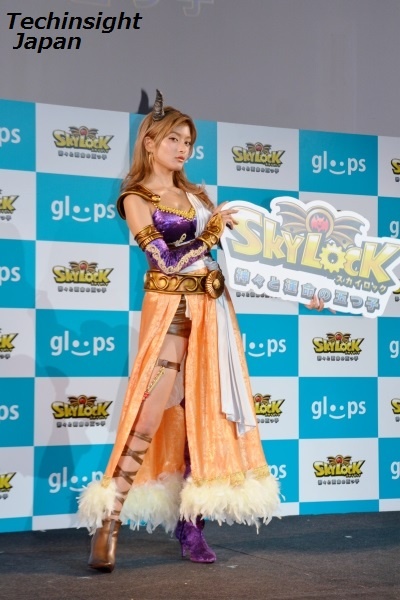 【エンタがビタミン♪】ローラ、コスプレで太腿をチラリ。「ゲームの世界からポッと出てきた感じ」