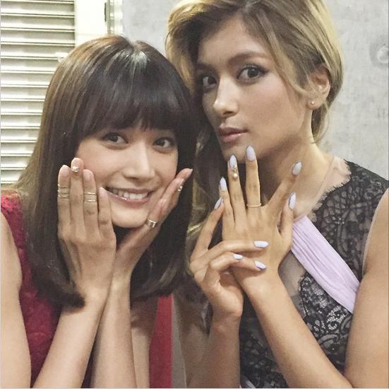 ヨンアとローラ。（画像はinstagram.com/youn1029より）