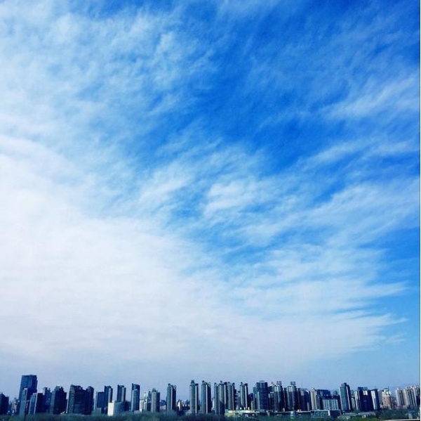 蒼井そらもびっくり！　北京の青空。（画像は『蒼井そら Instagram』より）