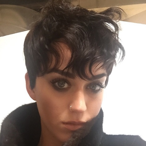 ケイティ、ショートヘアがカッコいい！（画像はinstagram.com/katyperryより）