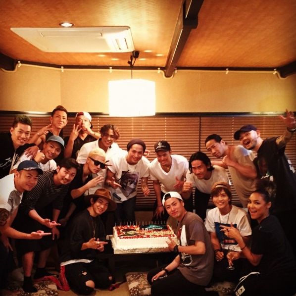 三代目JSB・山下健二郎の豪華誕生日会（画像は『NAOTO Instagram』より）