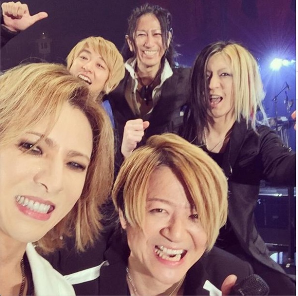 【エンタがビタミン♪】YOSHIKIがHIDEの墓前で報告。GLAYと共演して「みんなから元気をもらった」