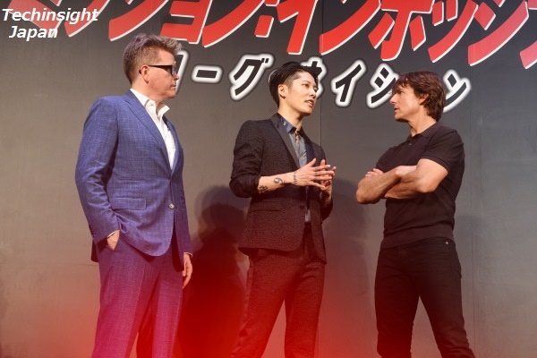 話が弾むMIYAVIとトム・クルーズ　ジャパンプレミアにて