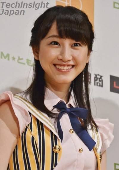 自分のパネルに対面し、感激した松井玲奈