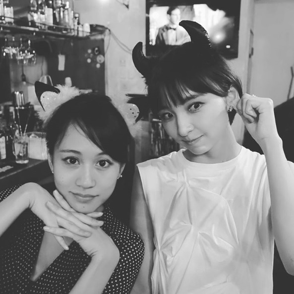 篠田麻里子と前田敦子（画像は『篠田麻里子 Instagram』より）