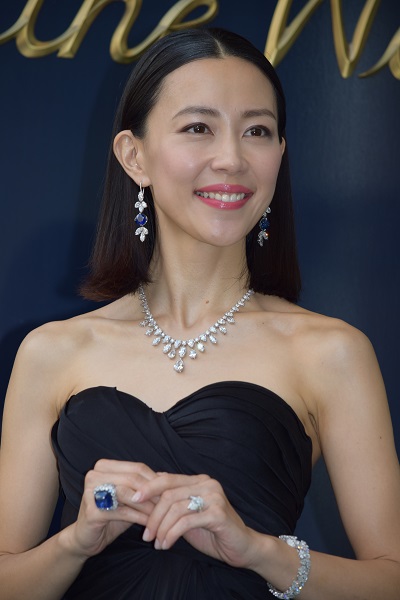 総額29億円のハリー・ウィンストンジュエリーを身につけて登場した木村佳乃