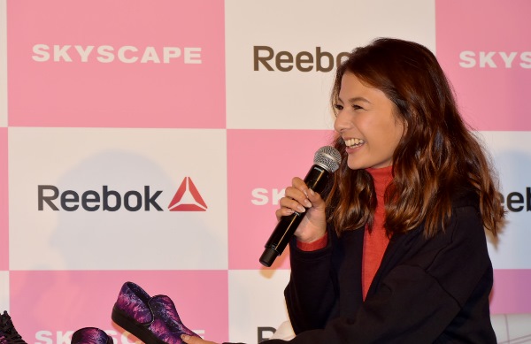 「プライベートでもReebokのスリッポンをよく履いてます」スザンヌ