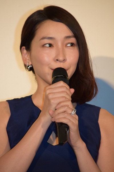 役との共通点を「母である事」と語った、麻生久美子