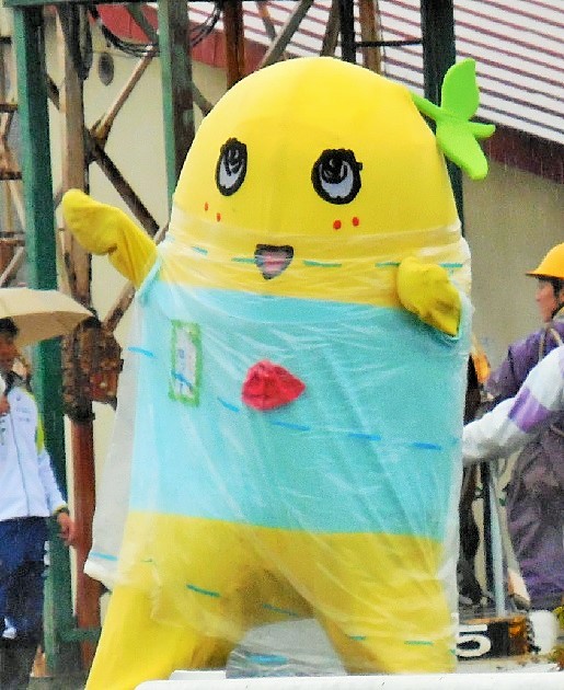 ふなっしー、雨対策も完璧