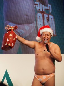 これがとにかく明るい安村のクリスマススタイル！