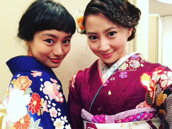 艶やかな晴れ着姿で共演（画像は『河北麻友子　Instagram』より）