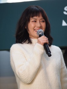 イベントで笑顔を見せる原田知世