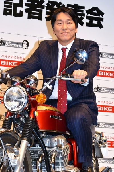 バイクにまたがった姿を初披露した 松井秀喜