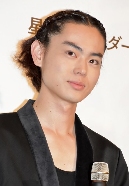 中村倫也の「流し目にイラッとした」菅田将暉