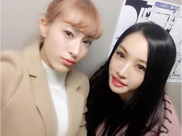 平田梨奈とMEGBABY（出典：https://www.instagram.com/hirari_official）