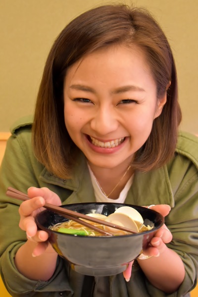 『はまぐりの旨だしラーメン』の美味しさに笑顔が溢れる　信太美月