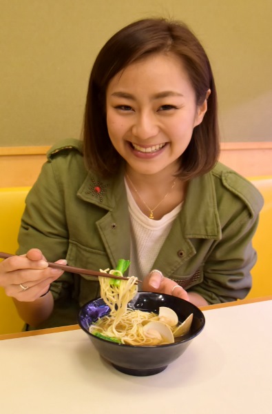 【エンタがビタミン♪】テラハ・信太美月も大満足　春の優しい味わい『はまぐりの旨だしラーメン』