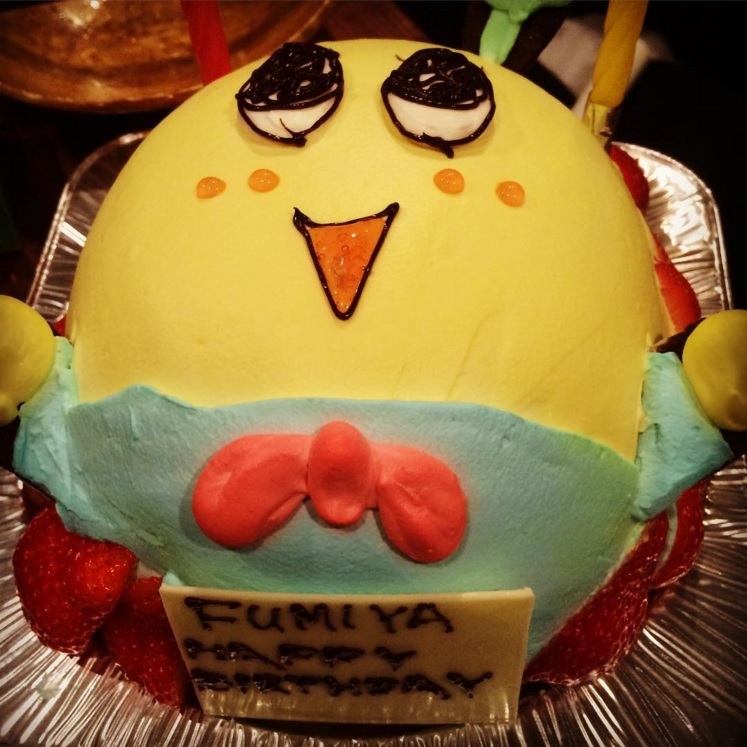 DJ FUMIYAの誕生日に登場したケーキ（出典：https://www.instagram.com/rip_slyme）