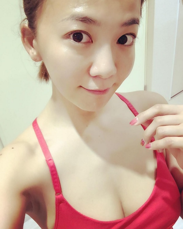 華原朋美、ホットヨガでの1枚（出典：https://www.instagram.com/tomomikahara）