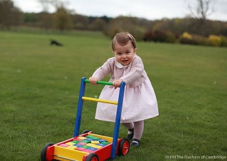 【イタすぎるセレブ達】英シャーロット王女1歳に　キャサリン妃撮影の写真が可愛いすぎ！