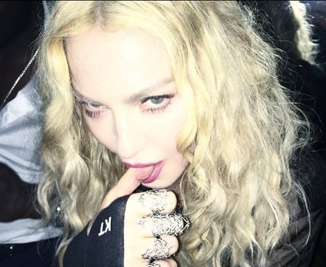 マドンナ「ハグはちょっと…」（出典：https://www.instagram.com/madonna）