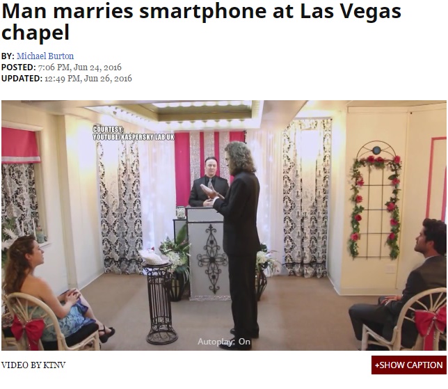 「最愛のスマホとついに結婚」と米男性（出典：http://www.ktnv.com）