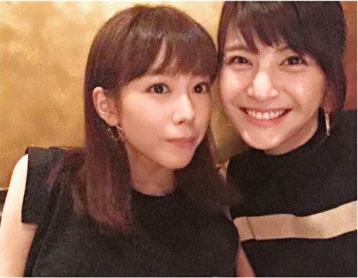  すました桐谷美玲と笑顔の佐藤ありさ（出典：https://www.instagram.com/satoarisa920）