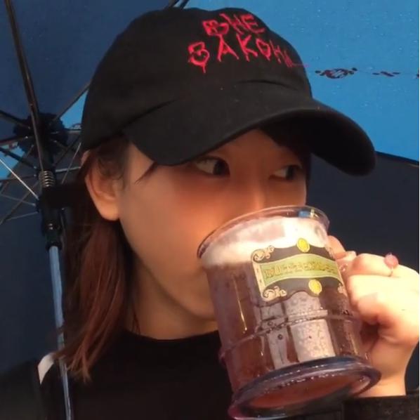 松井玲奈、念願のバタービールを一気飲み（出典：https://www.instagram.com/renamatui27）