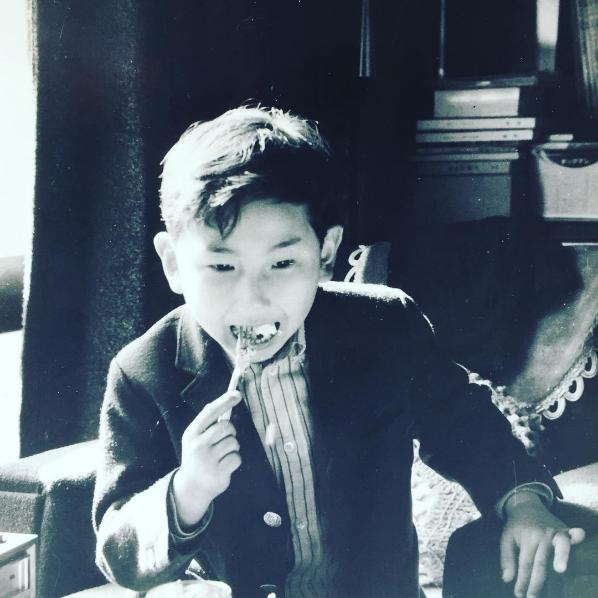 布袋寅泰の子ども時代（出典：https://www.instagram.com/hotei_official）