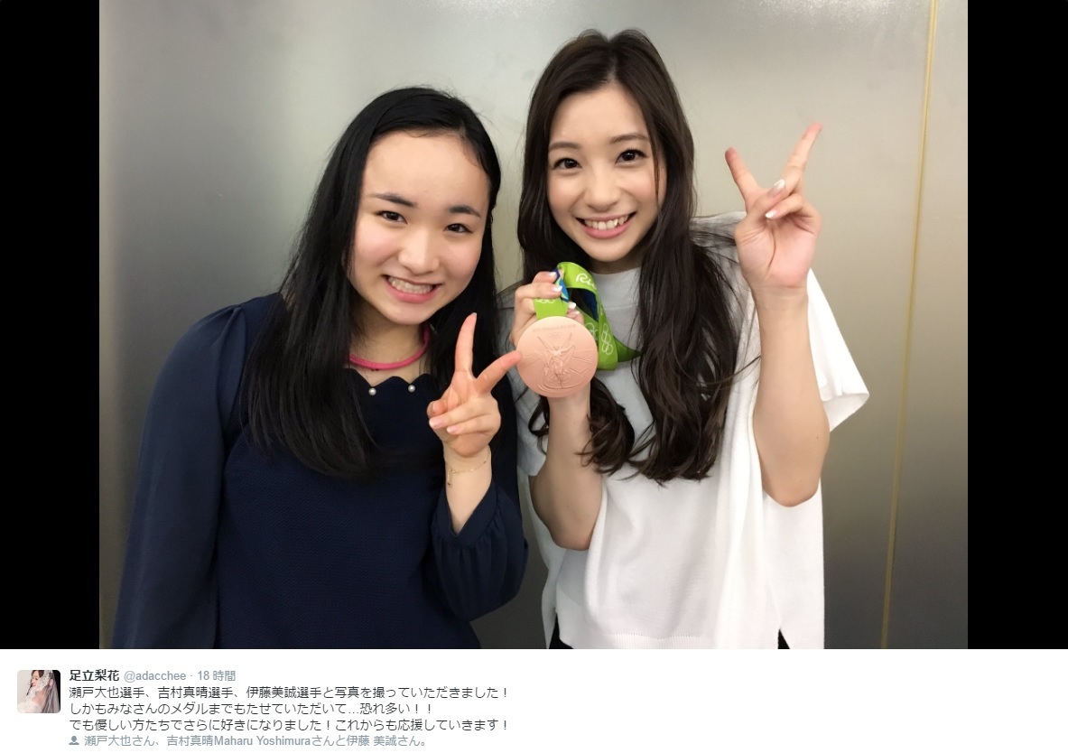 伊藤美誠選手と足立梨花（出典：https://twitter.com/adacchee）