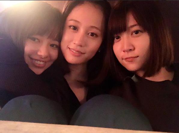 山本舞香、前田敦子、柳英里紗（出典：https://www.instagram.com/_beth_elisa_）