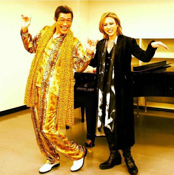 ピコ太郎とYOSHIKI（出典：https://www.instagram.com/yoshikiofficial）