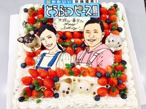 2人の似顔絵が入った特製バースデーケーキ（出典：https://www.instagram.com/aya_omasa_official）