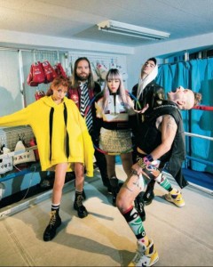 仲里依紗とDNCE（出典：https://www.instagram.com/riisa1018naka）