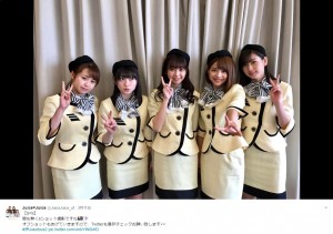 バスガイド姿のJuice＝Juice（出典：https://twitter.com/juicejuice_uf）