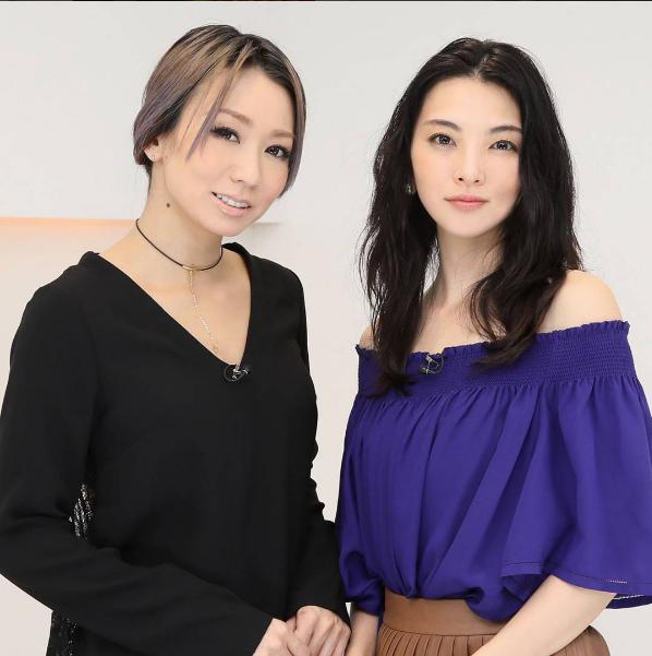 『真昼の悪魔』主題歌『On my way』を歌う倖田來未と主演の田中麗奈（出典：https://www.instagram.com/tokaitv_mahirunoakuma）