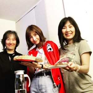 発声やブレスの先生と篠田麻里子（出典：https://www.instagram.com/shinodamariko3）