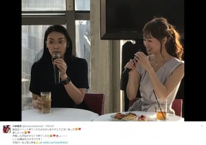 小林香菜（右）の誕生日イベントで語る秋元才加（出典：https://twitter.com/kobayashikana48）