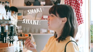 ピクルスを食べる音は「SHAKI SHAKI」