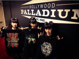 LA・The PalladiumでのYUIMETAL、SU-METAL、MOAMETAL（画像は『BABYMETAL 2017年6月19日付Instagram「Thanks for coming ＠the palladium show in LA!」』のスクリーンショット）